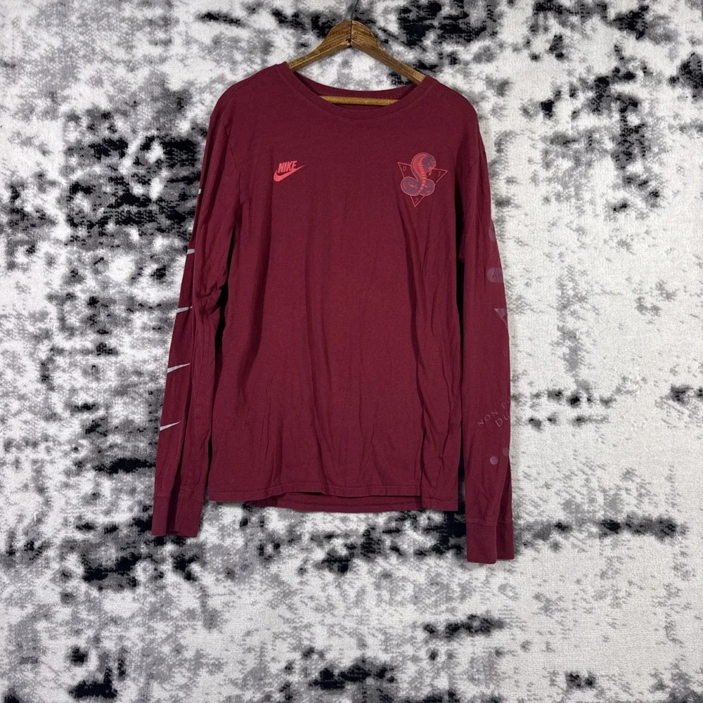 Nike AM Crew Snake Cobra Graphic Shirt Mens Size Large Red Long Sleeve Slim Fit